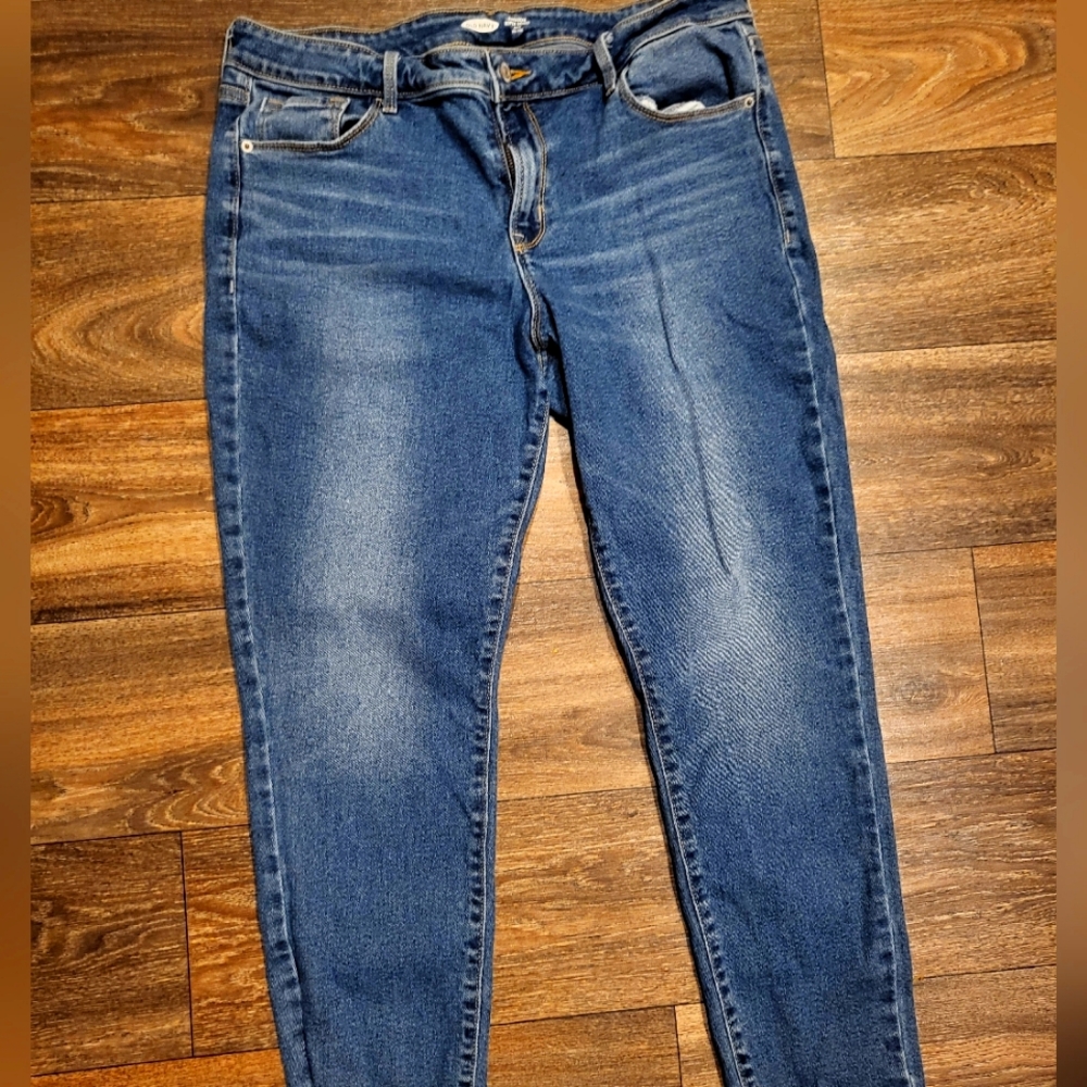 Old Navy Size 14 US MEDIUM WASH DENIM ROCKSTAR SUPER SKINNY MEDIUM RISE JEANS